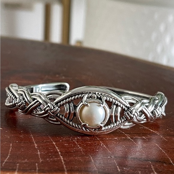 Carolyn Pollack mabe pearl prayer knot hinged bracelet